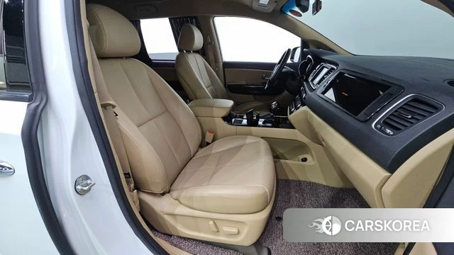 Kia The New Carnival 2018 Белый из Кореи, фото 2