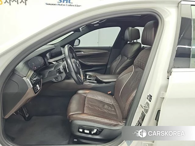 BMW 5 Series (G30) 2020 Белый из Кореи, фото 2