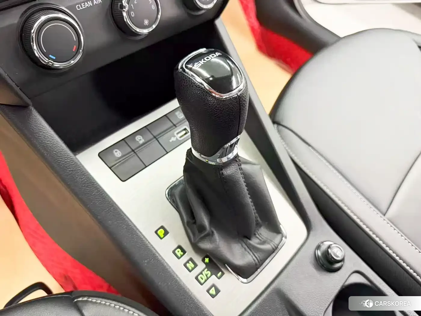 Skoda Octavia 2022 Белый из Китая, фото 3