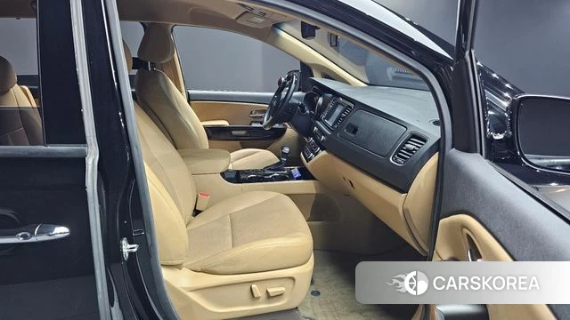 Kia The New Carnival 2018 Черный из Кореи, фото 2