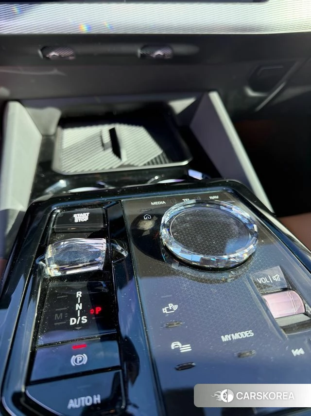 BMW 5 Series (G60) 2026 Серебристо-серый из Кореи, фото 2