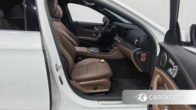 Mercedes-Benz E-Class W213 2023 Белый из Кореи, фото 2