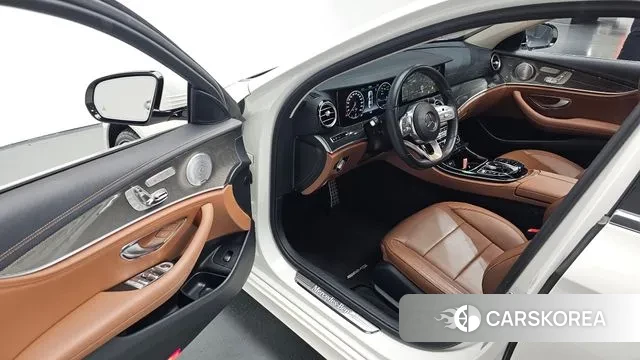Mercedes-Benz E-Class W213 2019 Белый из Кореи, фото 2