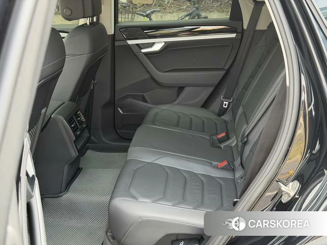 Volkswagen Touareg 2022 Черный из Китая, фото 2