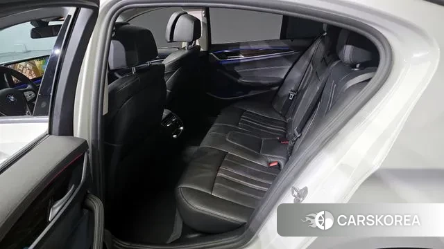 BMW 5 Series (G30) 2021 Белый из Кореи, фото 2