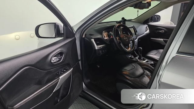 Jeep Cherokee (KL) 2018 Серебряный из Кореи, фото 2