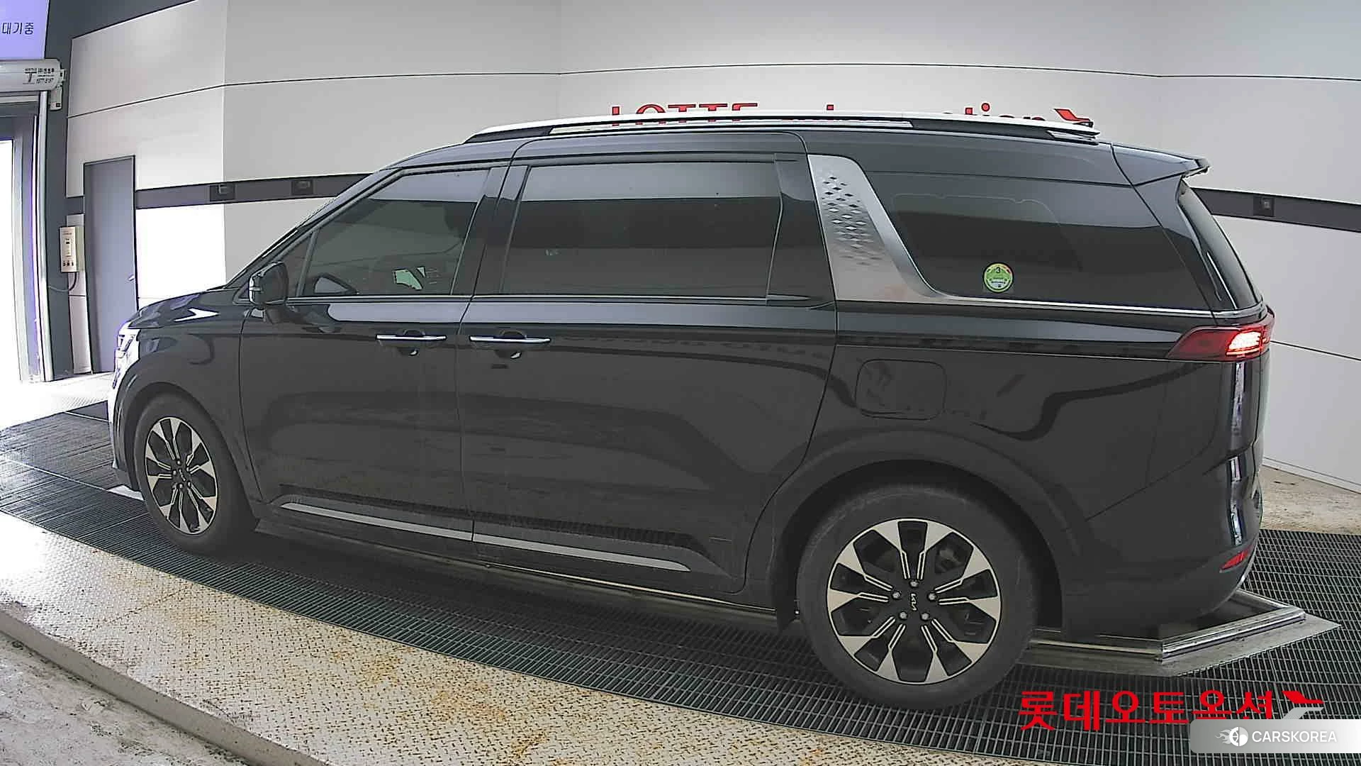 Kia Carnival 2022 Черный из Кореи, фото 2