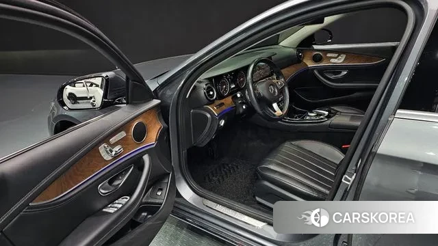 Mercedes-Benz E-Class W213 2018 Серый из Кореи, фото 2