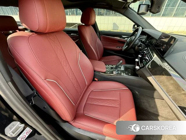 BMW 5 series 2023 Черный из Китая, фото 2