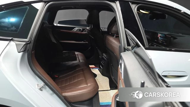 BMW i4 2024 Светло-серебряный цвет из Кореи, фото 2