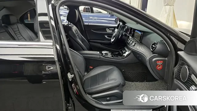 Mercedes-Benz E-Class W213 2018 Черный из Кореи, фото 2