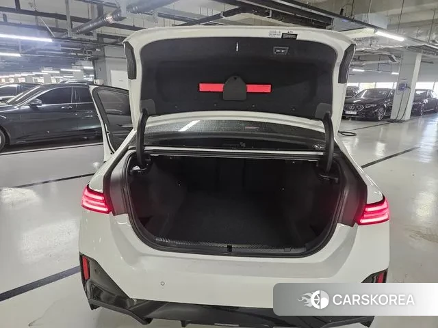 BMW 5 Series (G60) 2025 Белый из Кореи, фото 2