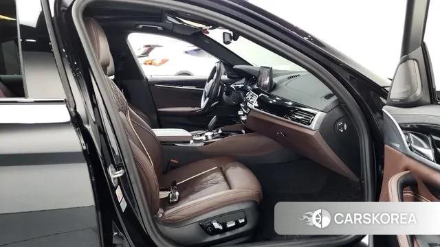 BMW 5 Series (G30) 2023 Черный из Кореи, фото 2