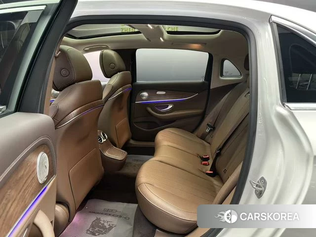 Mercedes-Benz E-class 2022 Белый из Китая, фото 2