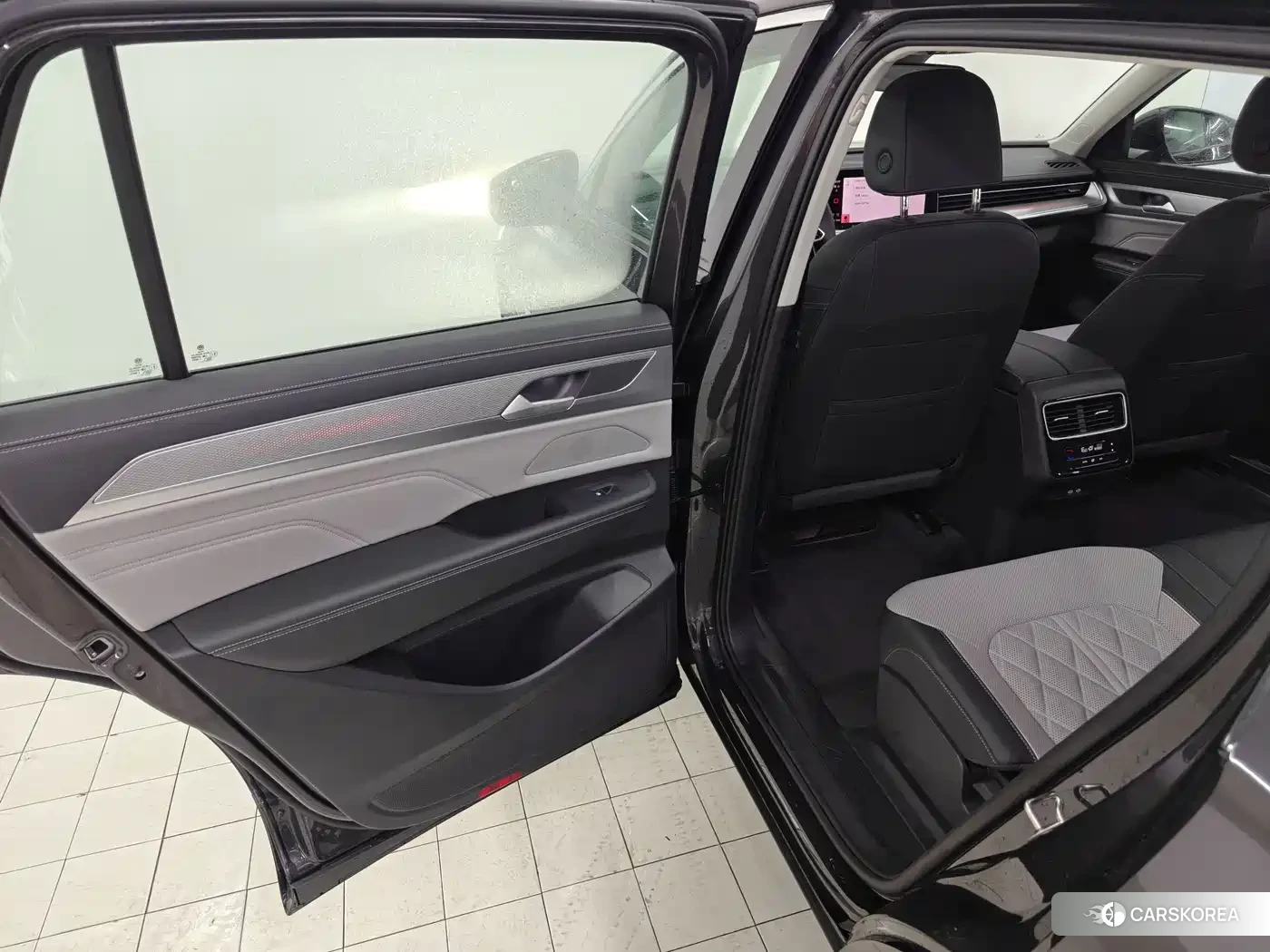 Volkswagen Tavendor 2024 Черный из Китая, фото 2
