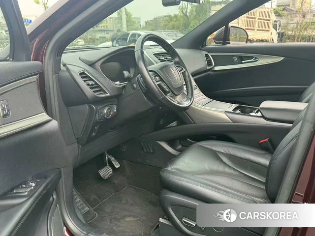 Lincoln Navigator (import) 2019 Красный из Китая, фото 2