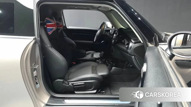 Mini Cooper 2023 Песочный из Кореи, фото 2