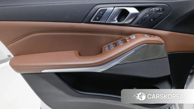 BMW X7 (G07) 2023 Белый из Кореи, фото 2