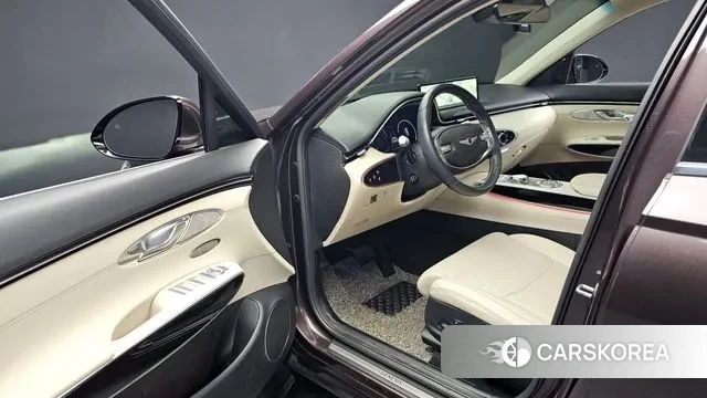 Genesis GV70 2023 Коричневый из Кореи, фото 2