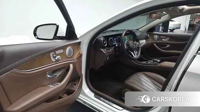 Mercedes-Benz E-Class W213 2019 Белый из Кореи, фото 2