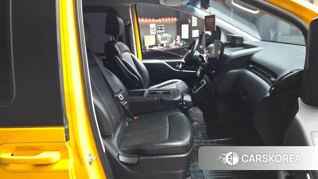 Hyundai Staria 2021 Желтый из Кореи, фото 2