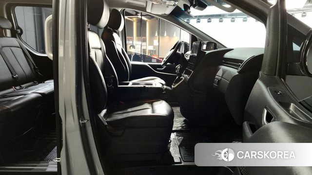 Hyundai Staria 2022 Серебристо-серый из Кореи, фото 2