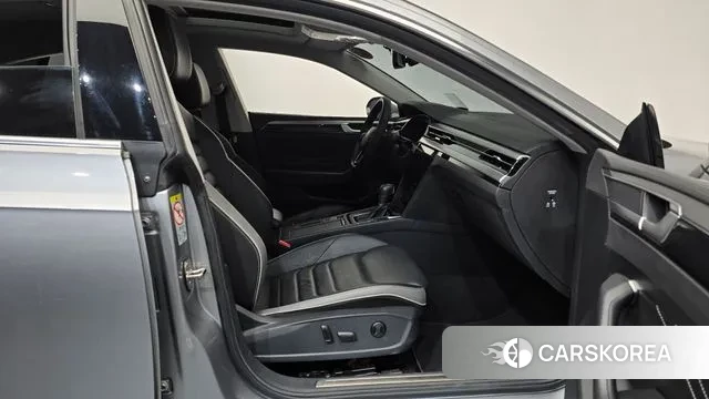 Volkswagen Arteon 2022 Серебристо-серый из Кореи, фото 2