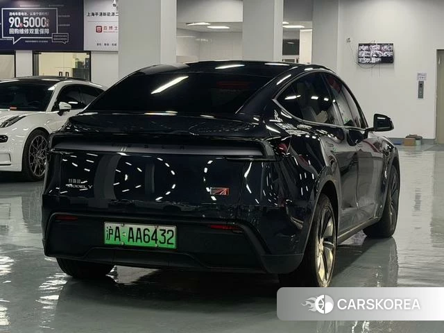 Tesla Model Y 2025 Черный из Китая, фото 2