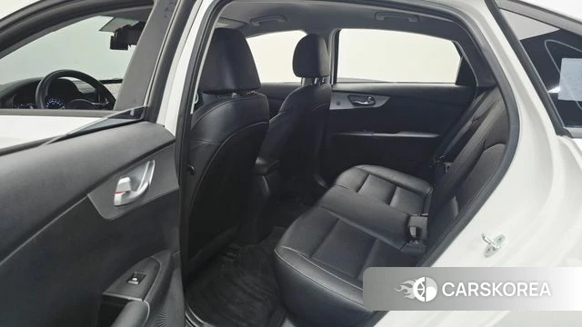Kia The New K3 2nd generation 2022 Белый из Кореи, фото 2