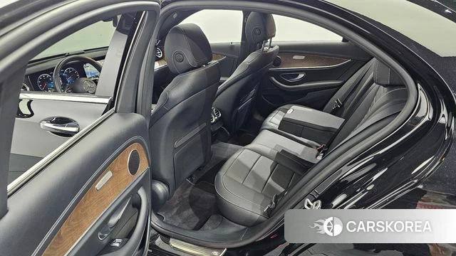 Mercedes-Benz E-Class W213 2021 Черный из Кореи, фото 2