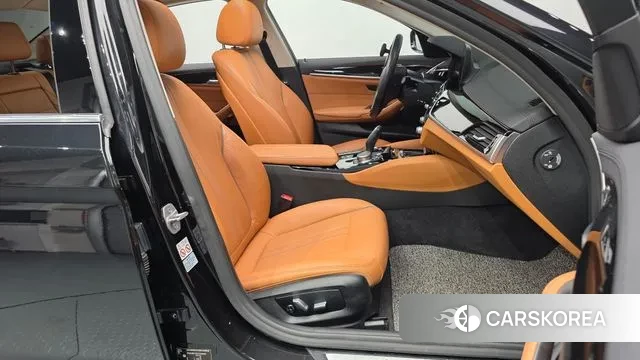 BMW 5 Series (G30) 2020 Черный из Кореи, фото 2