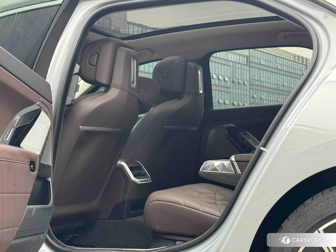 BMW 7 series 2022 Темно-серый из Китая, фото 2