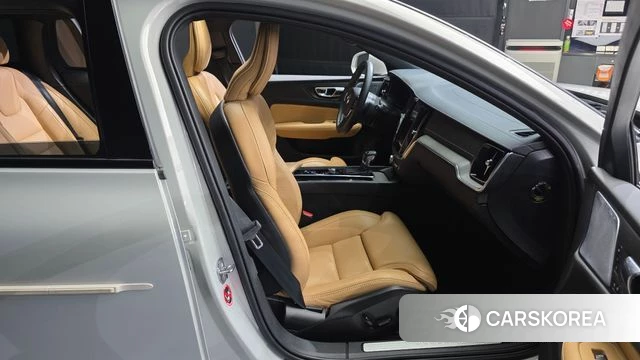 Volvo V60 Cross-Country 2nd Generation 2019 Серебристо-серый из Кореи, фото 2