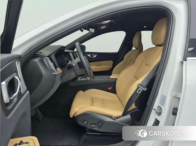 Volvo XC60 second Generation 2023 Белый из Кореи, фото 2