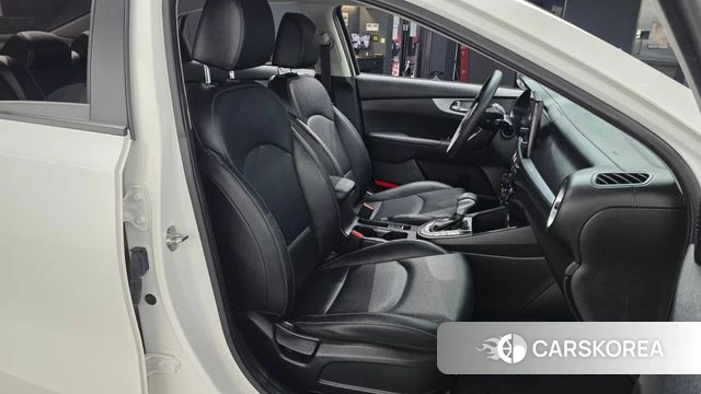 Kia The New K3 2nd generation 2022 Белый из Кореи, фото 2