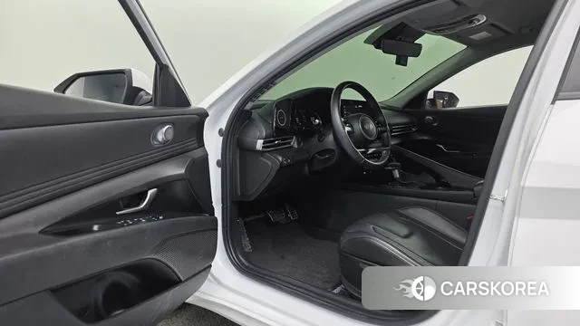 Hyundai The New Avante (CN7) 2023 Белый из Кореи, фото 2