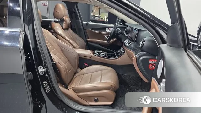 Mercedes-Benz E-Class W213 2018 Черный из Кореи, фото 2