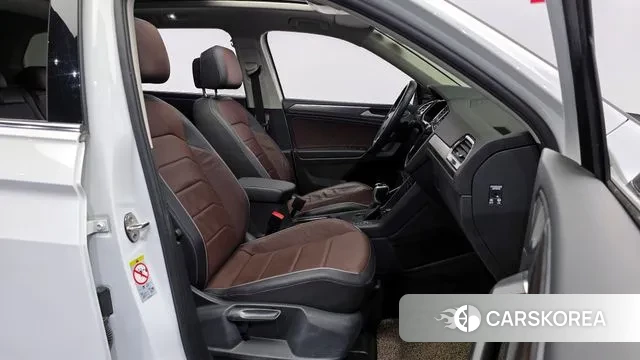 Volkswagen Tiguan Allspace 2022 Белый из Кореи, фото 2