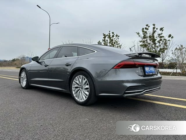 Audi A7 2021 Темно-серый из Китая, фото 2