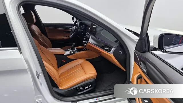 BMW 5 Series (G30) 2022 Белый из Кореи, фото 2