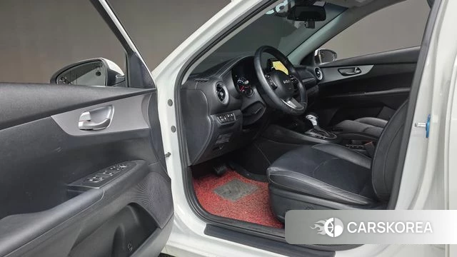 Kia The New K3 2nd generation 2021 Белый из Кореи, фото 2