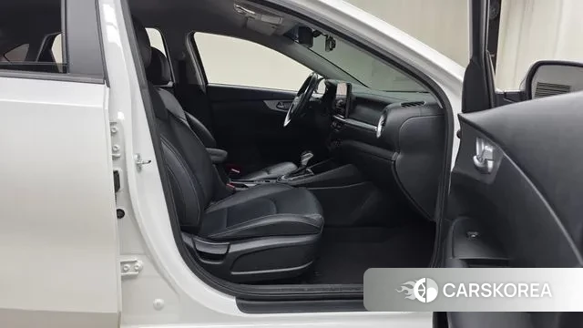 Kia The New K3 2nd generation 2021 Белый из Кореи, фото 2