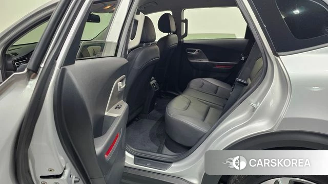 Kia Niro Plus 2022 Серебряный из Кореи, фото 2