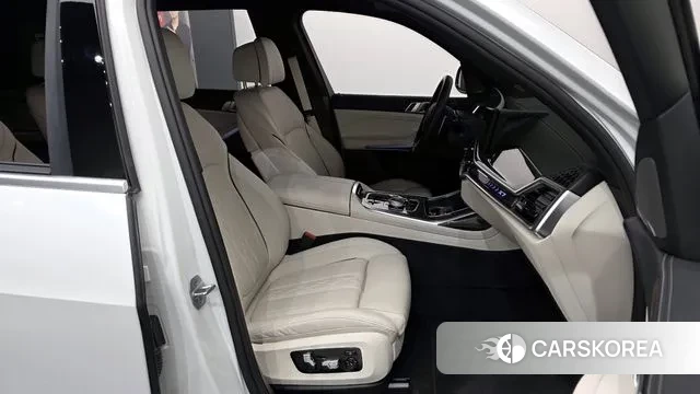 BMW X7 (G07) 2025 Белый из Кореи, фото 2