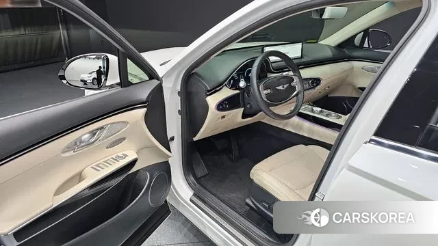 Genesis GV70 2023 Белый из Кореи, фото 2