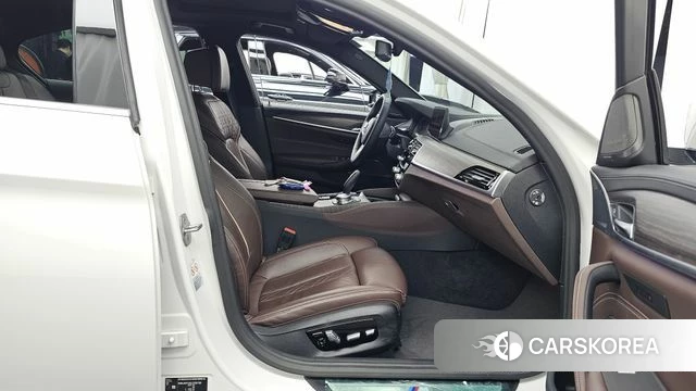 BMW 5 Series (G30) 2020 Белый из Кореи, фото 2
