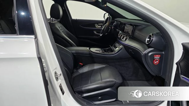 Mercedes-Benz E-Class W213 2022 Белый из Кореи, фото 2