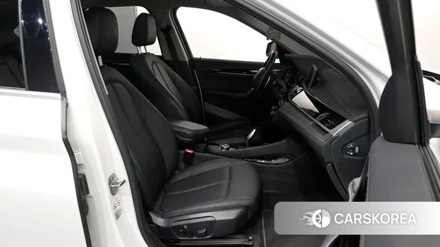 BMW X1 (F48) 2022 Белый из Кореи, фото 2