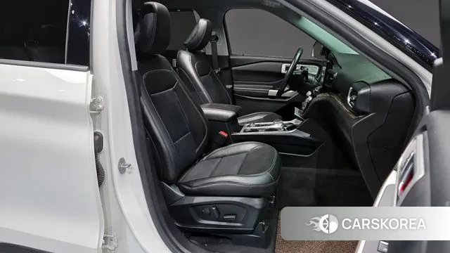 Ford Explorer 6th Generation 2022 Белый из Кореи, фото 2