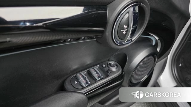 Mini Cooper 2023 Белый из Кореи, фото 2